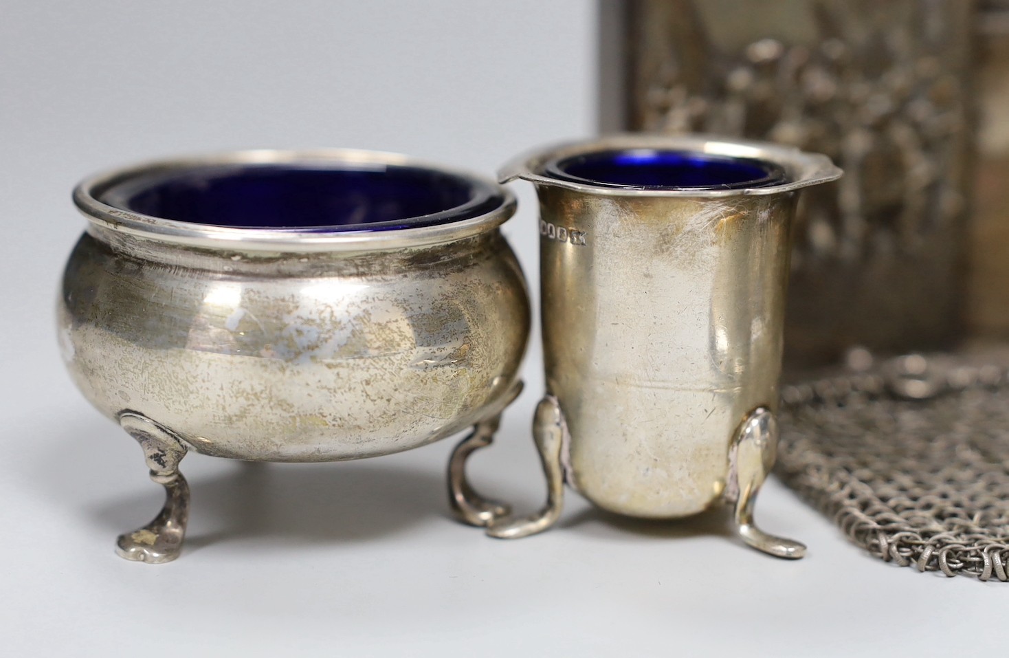 A George V silver mounted cigarette box, 16.9cm and a group of assorted white metal items.